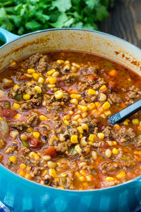 Coastal Recipes, Chili Ground Beef, Southern Chili, Soup Station, Soup Recipes With Ground Beef, Sausage Chili Recipe, Blackeyed Pea Recipes, Chili Spicy, Sausage Chili