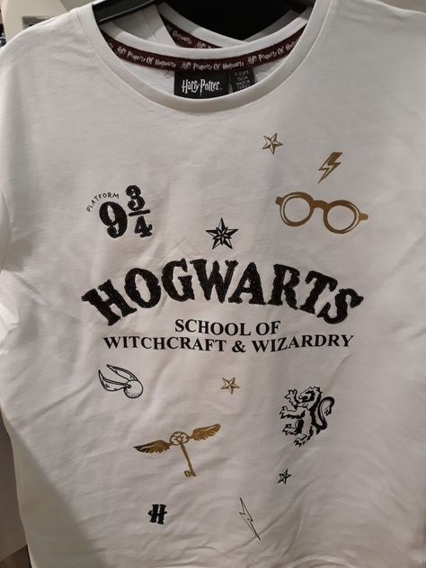 Hogwarts tee Hogwarts Tshirt, Hogwarts T Shirt, Harry Potter Pajamas Kids, Harry Potter Sweat Shirt, Harry Potter Sweatshirt Kids, Kids Tshirt, Hogwarts School, Favorite Movie, Hogwarts