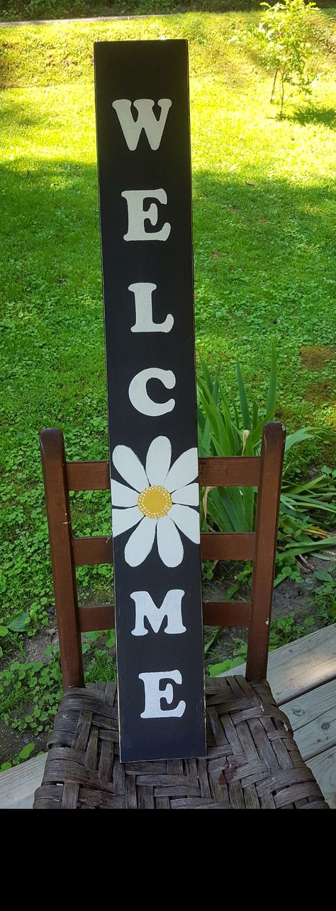 Black Welcome Sign, Welcome Signs Front Door, Bee Creative, Barn Wood Signs, Summer Crafts, Spring Crafts, Barn Wood, Welcome Sign, Front Porch