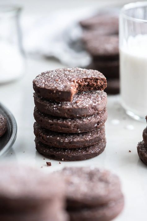 chocolate shortbread recipe Butter Spritz Cookies, Chocolate Dip, Cookies Light, Icebox Cookies, Chocolate Shortbread, Chocolate Shortbread Cookies, Bitter Chocolate, Shortbread Cookie, Chocolate Eggs