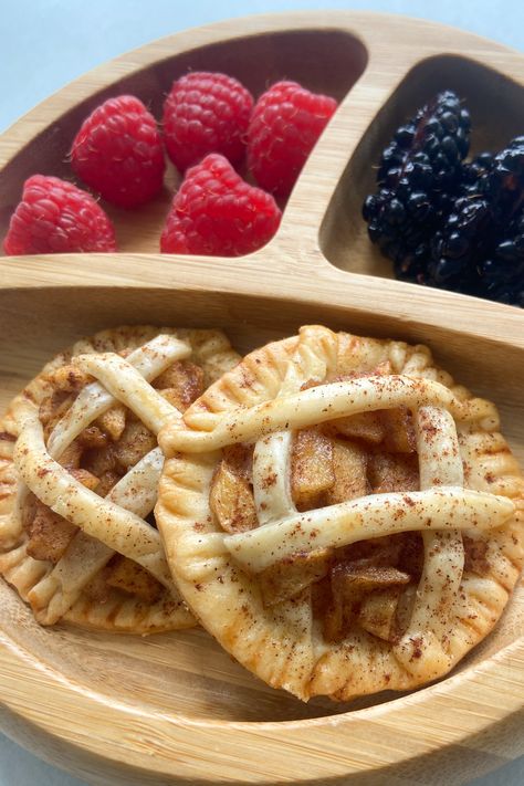 Healthy Mini Apple Pies, Healthy Baby Snacks, Tiny Bellies, Healthy Pie, Cookie Crisp Cereal, Mini Apple Pie, Healthy Pies, Toddler Foods, Baby Breakfast