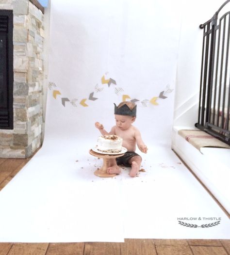 First Birthday Diy Photoshoot, Diy Cake Smash Backdrop, Diy Smash Cake Photoshoot, Diy 1st Birthday Photo Shoot, Cake Smash Diy, Diy First Birthday Photoshoot, First Birthday Boy Photoshoot, Diy Cake Smash Photoshoot, Cakesmash Photoshoot