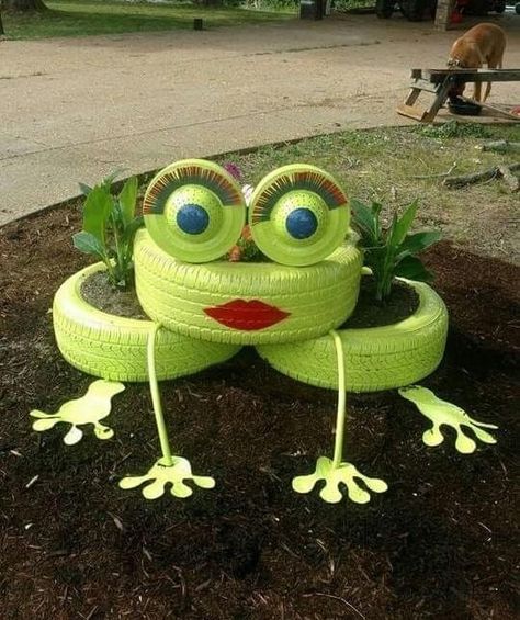 Frog Made Out Of Tires, Tire Frog, Garden Ideas Using Old Tires, Frog Planter, 4h Ideas, Old Tires, Frog Art, Frogs, Tires