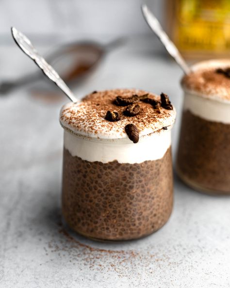 Laced with coffee and chocolate, this Mocha Chia Pudding can be a decadent breakfast or mid-day treat. Just combine all the ingredients, refrigerate for at least an hour or overnight, and inhale. Chai Pudding, French Coconut Pie, Healthy Protein Breakfast, Chia Pudding Recipes Healthy, Overnight Chia Pudding, Make Taco Seasoning, Banana Chia Pudding, Vanilla Chia Pudding, Chia Recipe