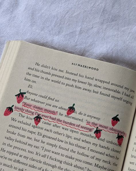 💬 What's a book you were super excited to read but ended up being a bit letdown?🤏🏼 Ali Hazelwood’s "Not in Love" brings a sizzling romance to the world of biotech, blending passion with high-stakes corporate drama. Let's start with the good stuff: Eli Killgore is the book's shining star. His devotion to Rue is so intense it borders on obsession—in the best way. The man's ready to cook, clean, and practically WORSHIP Rue, which gives the romance some serious heat and swoon-worthy moments.🥵 ... Not In Love Aesthetic, Eli Killgore, Not In Love Ali Hazelwood, Being In Love Aesthetic, Fluffy Romance, Annotate Books, Book Annotation Tips, Ali Hazelwood, Not In Love