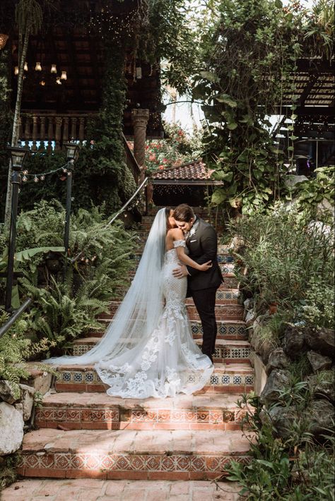 Destination wedding just in time before the locked down at Hacienda Siesta Alegre. Spanish Princess Wedding Dress, Wedding In Jalisco, Jalisco Wedding Dress, Jalisco Wedding Haciendas, Hacienda Siesta Alegre Puerto Rico, Pero Anoche Wedding, Hacienda Photoshoot, Mexico Wedding Photography, Spanish Wedding Aesthetic