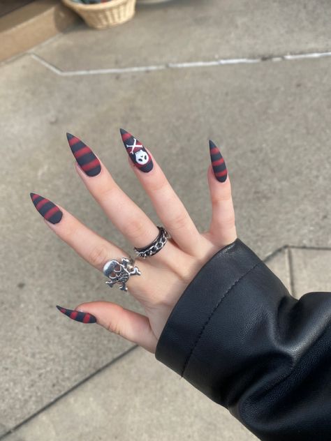 Stilleto Alt Nails, Alt Goth Nails, Nail Art Alternative, Cute Alternative Nails, Emo Stiletto Nails, Alt Acrylic Nails Aesthetic, Alternative Nail Art, Nail Ideas Alt, Acrylic Nails Alternative