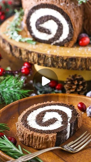 Yulog Cake Christmas, Yule Tide Log Cake, Bush De Noel Yule Log Cake Recipes, Log Cakes Ideas, Log Cake Recipe, Yule Log Cake Recipe, Yule Log Cake, Log Cake, Yule Log