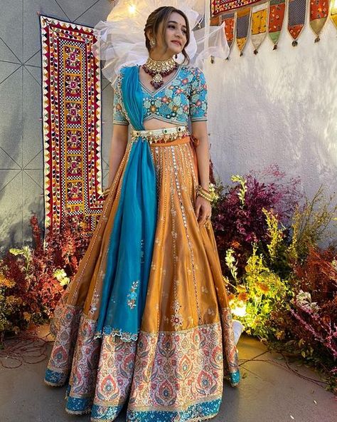 1,406 Likes, 7 Comments - Binjal Sutaria 🧿 (@binjalsutaria) on Instagram: "💫 Gorgeous- @amisha_koshiya MUA- @binjalsutaria" Vastra Designer Surat Chaniya Choli, Vastra Designer Surat, Vastra Designer, Indian Party Wear Gowns, Dupatta Draping, Silk Kurti Designs, Combination Dresses, Party Wear Gowns, Navratri Dress