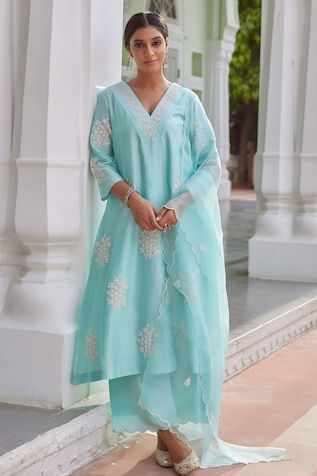 Buy Fuchsia Cotton Chanderi Embroidered Floral V Neck Kurta And Palazzo Set For Women by Charu Makkar Online at Aza Fashions. V Neck Kurta, Chanderi Silk Suits, Kurta Palazzo Set, Cotton Short Dresses, Neck Designs For Suits, Embroidery On Kurtis, Stylish Fall Outfits, Traditional Indian Outfits, Palazzo Set