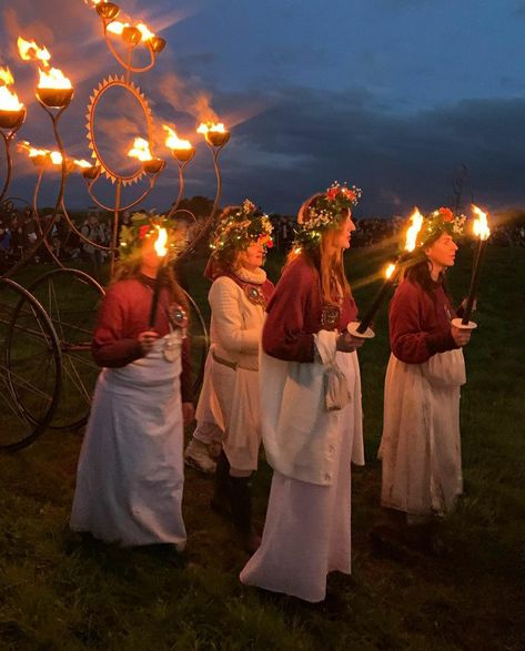 Wales Culture, Irish Festival, Book Vibes, Festival Aesthetic, Celtic Festival, Fire Festival, Irish Culture, Ukrainian Art, Summer Solstice