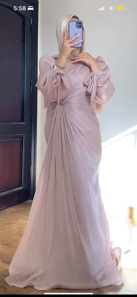 Simple Soiree Dresses Hijab, Simple Soiree Dresses, Hijabi Dresses Soiree, Dresses Soiree, Hijabi Dresses, Dinner Dresses, Prom Dress Inspo, Bride Dress Simple, Soiree Dress