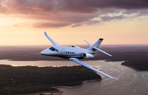 Feel it as soon as you step in: The first business jet to combine a wide, flat-floor, stand-up cabin with a midsize price. Gulfstream G650, Cessna Citation, Jet Privé, Jet Fly, Private Plane, Iphone Video, General Aviation, Aviation Industry, Jet Plane