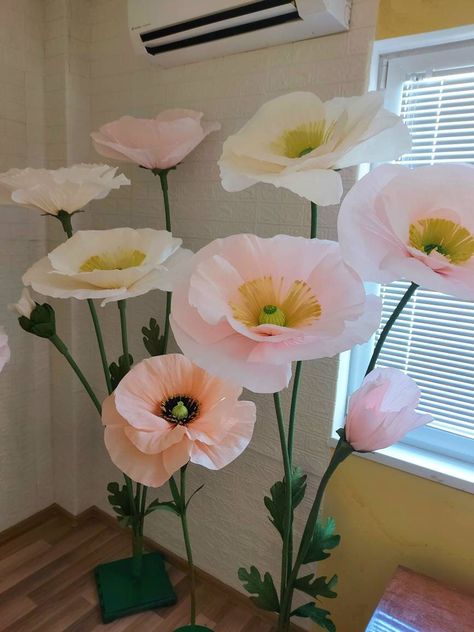 Wizard Of Oz Birthday, Paper Poppies, Wedding Party Photography, Party Stand, Flower Window, Flower Installation, Large Paper Flowers, Photography Decor, Soft Pink Color