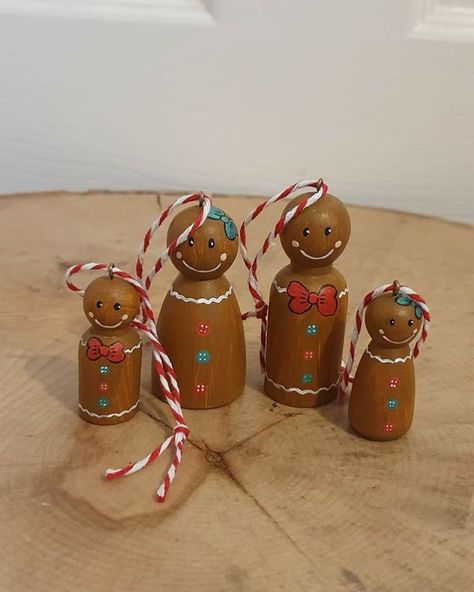 Wooden Peg Angels, Gingerbread Peg People, Peg Doll Ornaments, Gingerbread Peg Doll, Christmas Peg Dolls Diy, Christmas Peg Doll Ideas, Wooden Peg Doll Ideas, Peg Dolls Christmas, Christmas Peg Dolls