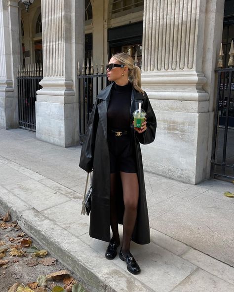 old money Old Money Style Black, Minimal Outfit Winter, Leather Coat Outfit, Black Leather Jacket Outfit, Black Leather Trench Coat, Chic Outfits Classy, Wearing All Black, Smart Outfit, Leather Trench