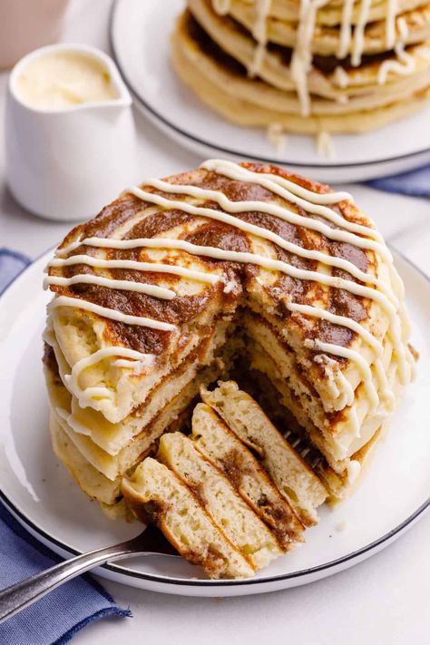 Cinammon Roll Pancake, Cinnamon Chip Pancakes, Gluten Free Cinnamon Roll Pancakes, Cinammon Pancake Recipe, Cinamoroll Pancakes, Desert Pancakes, Pancake Lasagna, Cinnamon Rolls Pancakes, Cinnamon Roll Pancakes Easy