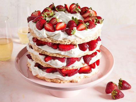 Strawberry Meringue Cake, Meringue Cake Recipe, Meringue Recipes, Vegan Strawberry Shortcake, Strawberry Meringue, Healthy Fruit Desserts, Vegan Easter, Meringue Cake, Cake Mixes