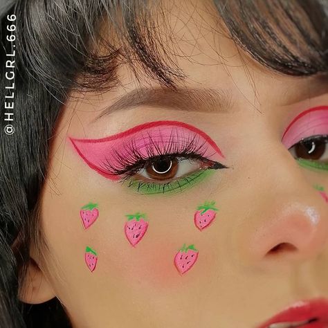 𝕬�𝖓𝖌𝖊𝖑𝖎𝖈𝖆 (@hellgrl.666) posted on Instagram: “Close up del mkp de fresitas 💗 . . @hudabeautyshop #fauxfilter Foundation Tres Leches, Easy Bake Loose Powder, Legit Lashes, Lashes Farah…” • Aug 20, 2020 at 7:55pm UTC Tres Leches, Loose Powder, Strawberry Shortcake, Maquillaje De Ojos, Makeup Tutorial, Carnival Face Paint, Lashes, Makeup Looks, Nose Ring