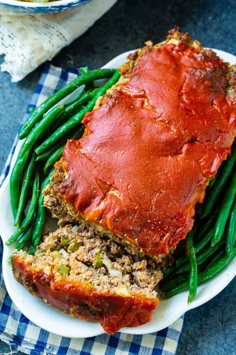 Old School Meatloaf with tomato glaze. Old School Meatloaf Recipe, Campbell Soup Recipes, Meatloaf Recipe 1lb Ground Beef, Meatloaf Recipes Healthy, Meatloaf Recipes Pioneer Woman, Traditional Meatloaf, Campbells Soup Recipes, Beef Meatloaf, Meatloaf Ingredients