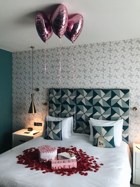 Roses In Hotel Room, Birthday Room Setup For Boyfriend, Hotel Room Proposal Decoration, Rose Petals Room Decoration, Hotel Room Romantic Rose Petals, Rose Petals Hotel Room, Simple Hotel Room Birthday Decor, Hotel Room Balloons, Valentines Day Set Up Bedroom