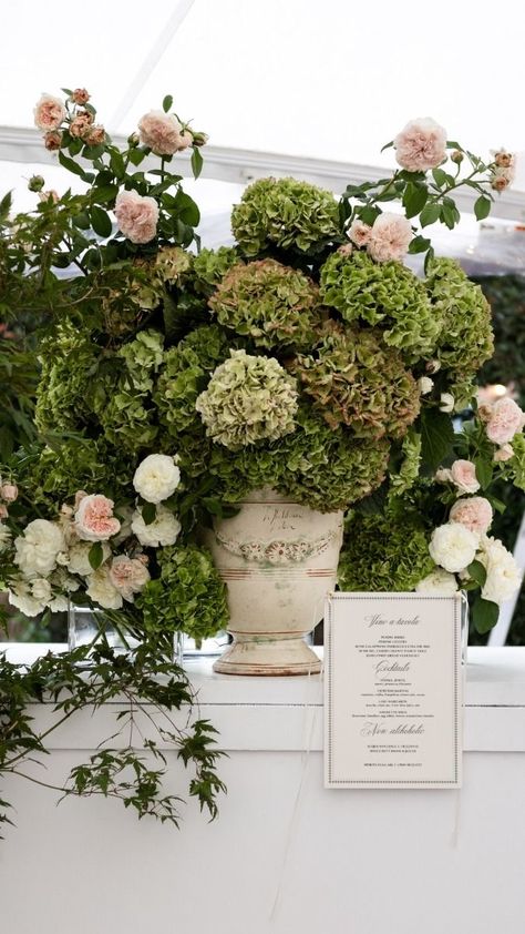 Flower Bar Ideas, Wedding Reception Decor Ideas, Reception Decor Ideas, Reception Styling, Urn Arrangements, Dinner Decor, Lake Oconee, Wedding Reception Decor, Elegant Weddings