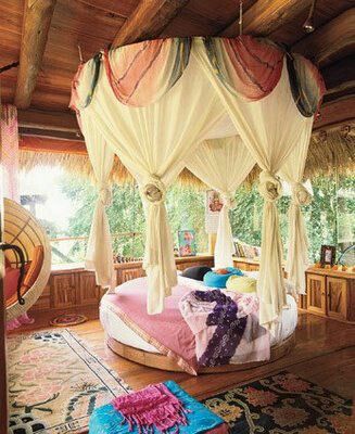 African bed Bohemian Bedrooms, Circle Bed, Luxe Bed, Casa Hobbit, Fantasy Bedroom, Hiasan Bilik Tidur, Monday Inspiration, Room Photo, Round Beds