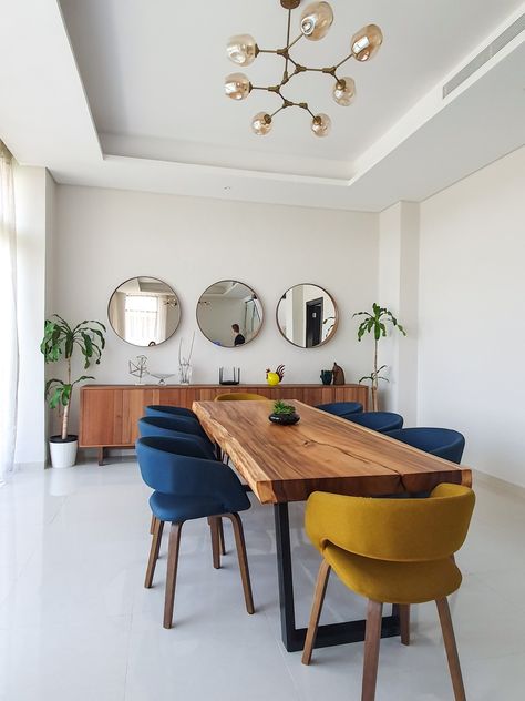 Walnut Dining Table Blue Chairs, Navy Blue Dining Chairs, Nashville Airbnb, Blue Dining Room Decor, Trendy Dining Room, Dining Room Decor Modern, Dining Room Industrial, Dining Room Blue, Open Plan Kitchen Living Room