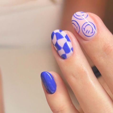 Meg | Luminary + Nail Art on Instagram: "I love wavy checks 💙  We used IV from @luxapolish!  You can use my code MEG10 to save 10% 💕  #handpaintednailart #luminarynailsystems #checkerednails #smileyfacenails #coloradonails #castlepinesnails #castlerock #bluenails #funnails" Wavy Pattern Nails, Wavy Checkered Nails, Blue Checkered Nails, Checkered Nails, Painted Nail Art, Nail Patterns, Nails 2024, Blue Nails, Nurse Gifts