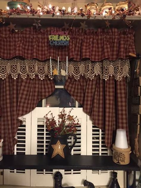 Primitive Curtains For Living Room, Christmas Kitchen Curtains, Primitive Bathroom Decor, Primitive Home Decorating, Primitive Decor Ideas, Primitive Curtains, Country Style Living Room, Primative Decor, Kitchen Updates