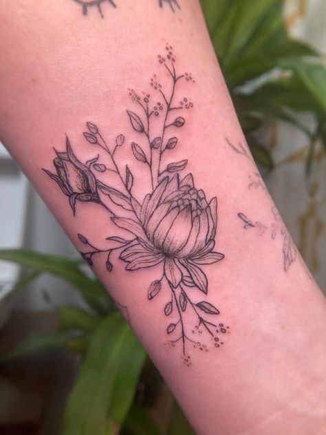 Budding flowers 🌸 this tattoo is apart of a piece that represents her life. This is to represent youth and childhood, so budding flowers 🌸 Budding Flower Tattoo, Blooming Flowers Tattoo, Budding Flower, Flowers Tattoo, Flower Bud, Blooming Flowers, Flower Tattoos, I Tattoo, Flower Tattoo