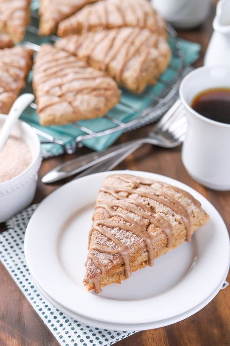 Maple Glazed French Toast Scones Recipe @akitchenaddict #scones #breakfast #cinnamon Best French Toast, French Toast Easy, Maple Glaze, French Toast Recipe, Pastry Blender, Delicious Breakfast Recipes, Savory Breakfast, Scone Recipe, Easy Breakfast