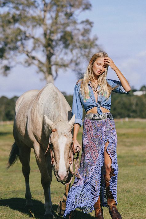 Dress Room, Rodeo Party, Chasing Unicorns, Ruffle Maxi Skirt, Crochet Ruffle, Hippie Chic, Estilo Boho, Fashion Details, Look Fashion