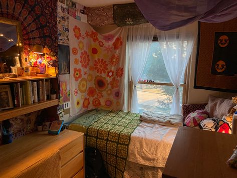 70s Dorm Room, Aesthetic Tapestry Bedroom, Apartment Tapestry, Maximalist Dorm, Tapestries Bedroom, Retro Tapestry, Aesthetic Tapestry, Room Tapestry, House Aesthetic