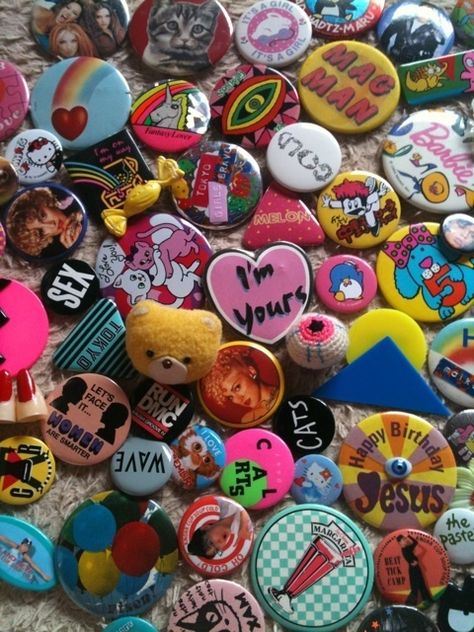 People Talking, Look Retro, Stay Weird, Cool Pins, Gorillaz, Cute Pins, Up Girl, Button Pins, Pin Collection