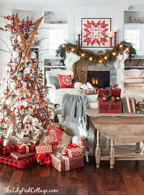 Ski Lodge Christmas Decor, Ski Lodge Christmas, Lodge Christmas Decor, Lodge Christmas, Designer Christmas, Christmas Lodge, Inexpensive Christmas, Christmas Tours, Christmas Decor Inspiration