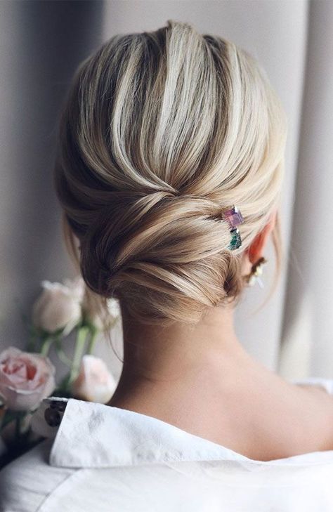 This is stunning! A low chignon, tidy but unstructured. So pretty #weddinghair #lowbuns #updos #bridehair #bridalhair Trendy We Fryzurach, Hairstyles Theme, Wedding Hairstyles For Medium Hair, Bridesmaid Hair Medium Length, Bridal Hair Updo, Hairstyles For Medium Hair, Wedding Hair Inspiration, Wedding Hairstyles Updo, Wedding Updo