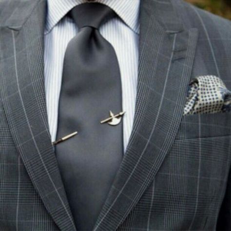 The simplest of fashion trend that can really change the way people look at you at the work place is the tie pin! Serviette Ring, Fashion Trends Magazine, Sibu, Sharp Dressed Man, Tie Pin, Men Style Tips, Tie Bar, Well Dressed Men, Suit Accessories