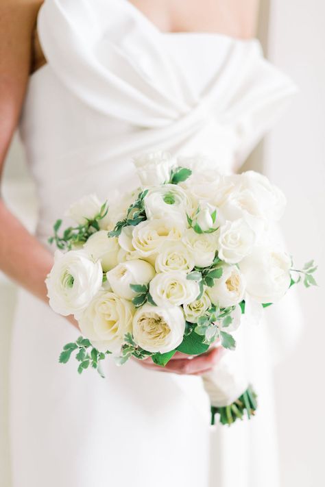 Classic white bouquet featuring garden roses, ranunculus, sweetheart roses and tiny touches of foliage #ufebuckhead #bouquet #bride #wedding #classic #white #ranunculus #gardenroses #sweetheart #rose #greenery #foliage #atlantadesigner #weddingdesigner White Rose Bouquet, Rose Wedding Bouquet, Cascade Bouquet, White Wedding Bouquets, Floral Studio, Wedding Team, White Bouquet, Bride Bouquets, Rose Bouquet