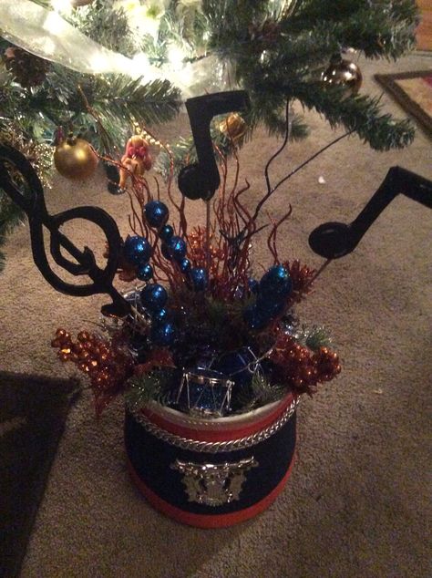 Marching band hat turned alumni centerpiece! Marching Band Banquet Ideas, Marching Band Centerpieces, Concert Centerpieces, Band Centerpiece Ideas, Marching Band Banquet, Drummer Party Centerpieces, Band Banquet Centerpieces, Marching Band Decor, Band Decorations