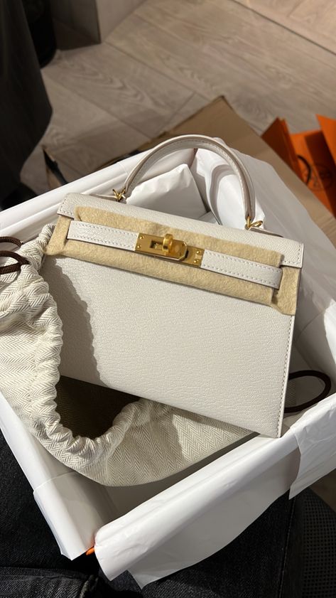 Store fresh mini kelly 😍 #hermes #minimalist #minikelly #luxury #luxuryfashion #bag Hermes Mini Kelly White, Mini Kelly Hermes, Mini Kelly Bag, Goals Board, Kelly Hermes, Vision 2024, Dream Things, Mini Kelly, Kelly Bag