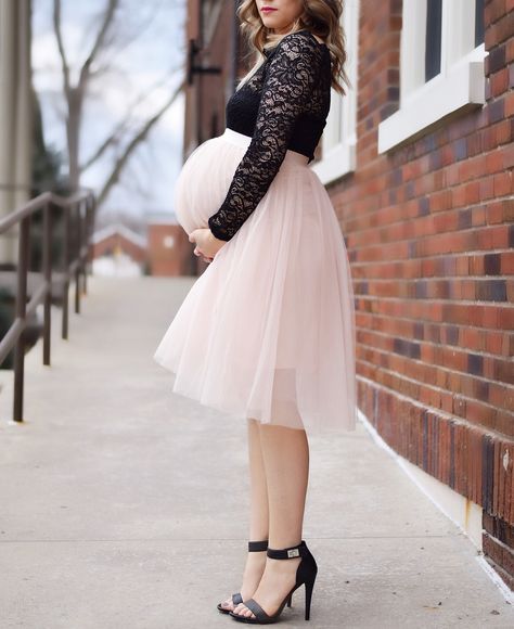 Christmas Maternity Outfits, Pregnant Party Dress, Outfit Rosa, Cute Maternity Shirts, Nursing Maxi Dress, Tulle Skirts Outfit, Cute Maternity Dresses, Pink Tulle Skirt, Maternity Outfit