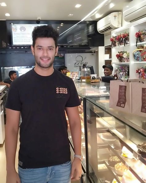 The dashing and talented Shivam Dube visited #DalesEdenCakeShop to get his favourite cake. It was an utter delight to serve such an amazing cricketer. We hope yo see you again soon. Order Online Now on https://linktr.ee/daleseden Delivery Partners 🛵 Zomato Swiggy #shivamdube #cricketer #indiancriketer #professionalcricketer #indianpremierleague #chennaisuperkings #allrounder #athlete #ipl #bowler #model #influencer #fashionista #cake #celebrations #sweetdelight #fashioninfluencer #influencer Shivam Dube, Fashionista Cake, Model Influencer, Alia Bhatt Photoshoot, See You Again Soon, Chennai Super Kings, Sweet Delights, See You Again, Alia Bhatt