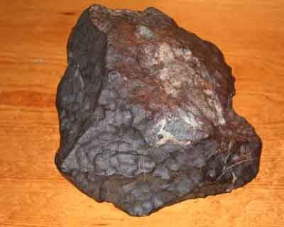 CHONDRITE / CHONDRITES / CHONDRITE METEORITES / NWA METEORITE Snoopy Decorations, Iron Mineral, Meteor Rocks, Meteorite For Sale, Scientific Facts, Rock Tumbling, Impact Crater, Iron Meteorite, Thumb Prints