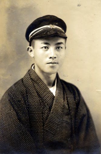 Nakagawa Seigo, wearing his cap from the famous Daiichi Koto Gakko. Taisho era Meiji Era Fashion Men, Taisho Roman, Taisho Period, Taisho Era, Ancient Japan, Japan Vintage, Japan Photo, Japanese Men, Maneki Neko