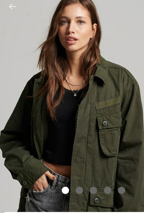 Summer Jacket Outfit, Army Jacket Women, Combat Jacket, Oversize Outfit, Jacket Outfit Women, Olive Jacket, Outfit Primavera, Adventure Outfit, Queer Fashion