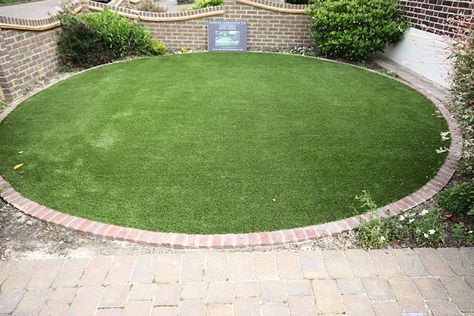 Garden Circle Feature Grass Garden Design, Circular Garden Design, Garden Circle, Circle Patio, Front Garden Ideas Driveway, Circular Lawn, Garden Ideas Driveway, Garden Design Ideas On A Budget, Beach House Garden