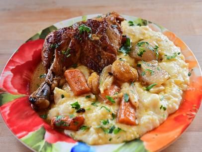 Braised Chicken With Apricots, Chicken Enchilasagna, Wine Braised Chicken, Chicken With Apricots, Food Network Recipes Pioneer Woman, Apricot Recipes, Apricot Chicken, Braised Chicken, Ree Drummond