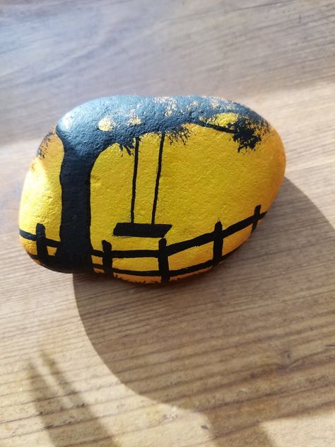 Painted rock, swing, tree, sillouette Sunset Rock Painting Easy, Yellow Rock Painting, Rock Painting Trees, Painted Rocks Trees, Autumn Painted Rocks, Pencil Art Love, Drawing Rocks, Easy Disney Drawings, Rock Flowers