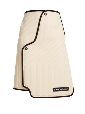 With Demna Gvasalia at the helm, Balenciaga has adopted a directional edge, visible in this ivory Car Mat high-rise skirt. It’s made in Italy from lightweight padded neoprene that wraps around the front, and is embellished to look like a vehicle interior with industrial buttons and black ribbed-knit trim. Balenciaga Skirt, Balenciaga Eyewear, At Home Outfits, Quilted Skirt, Snow Skirt, Urban Fashion Trends, Adaptive Clothing, Workwear Fashion, Spring Fashion Trends